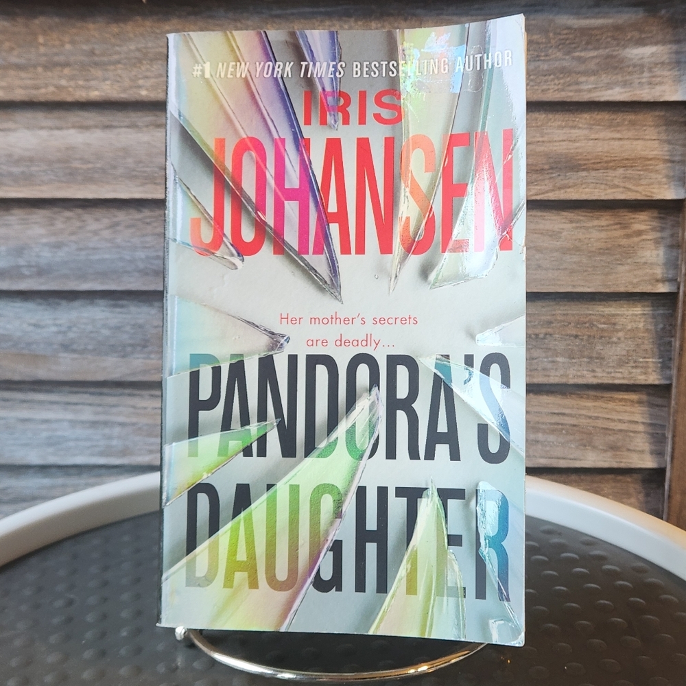 🖤 Pandora's Daughter Iris Johansen Paperback Book Bestseller